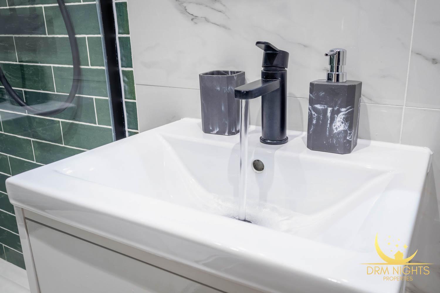 Modern 1-Bedroom Apartment In Leeds City Centre Sleeps 2 Central Station Bagian luar foto